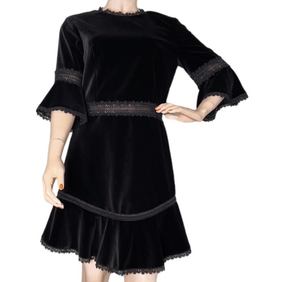 Alice + Olivia Dresses & Skirts - Alice + Olivia "Doloris" Velvet Cocktail Dress W/ Lace Trim